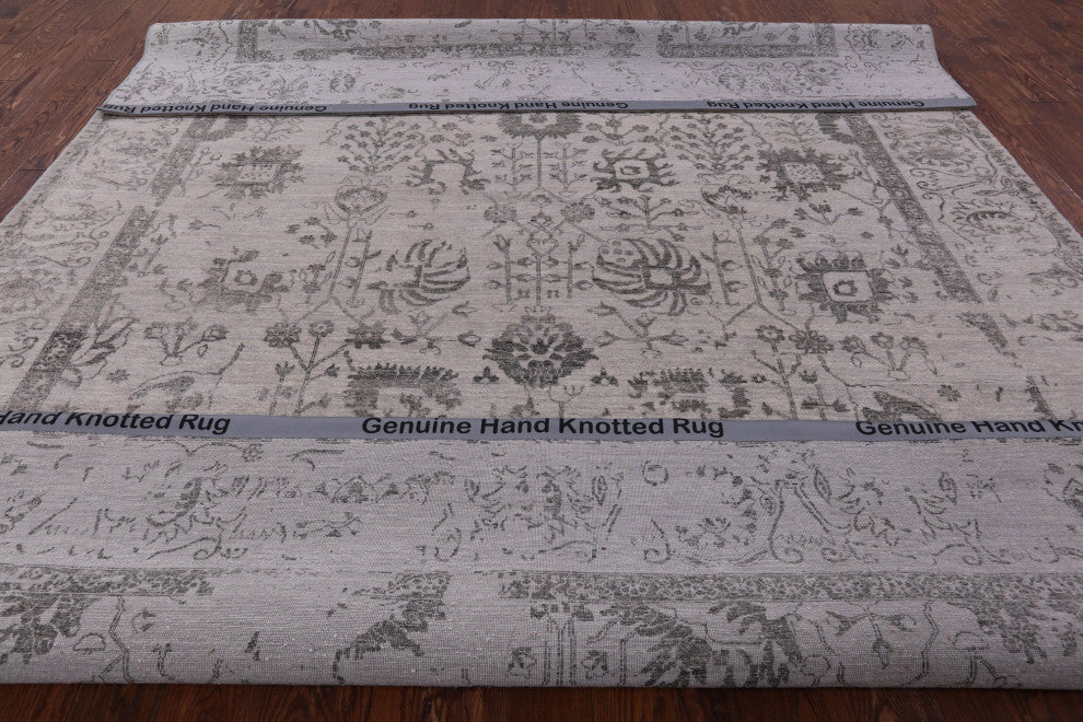 9' 0" X 11' 5" Persian Wool and Silk Handmade Rug Q6953