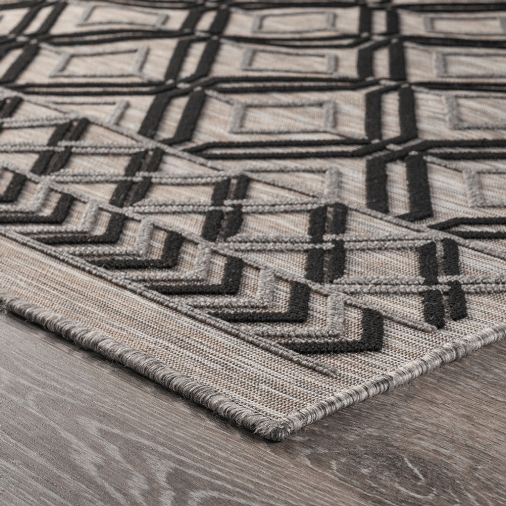 5' X 7' Black And Tan Indoor Outdoor Area Rug