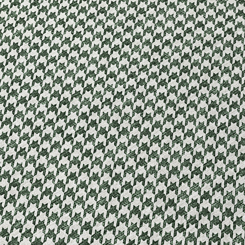 Indoor/Outdoor Hinton HN1 Green Machine Washable 1'8" x 2'6" Rug