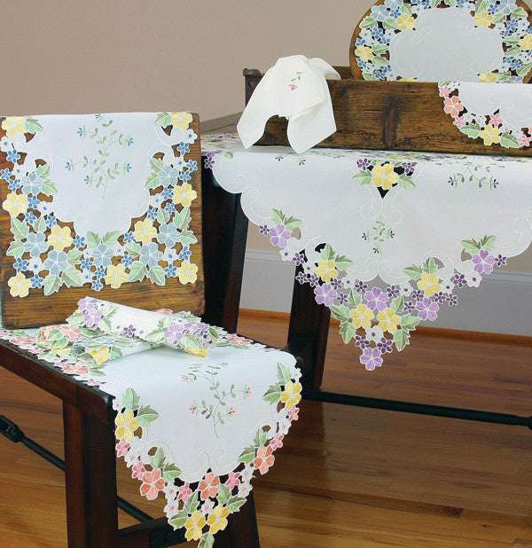 Fancy Flowers 15"x54" Table Runner, Pink