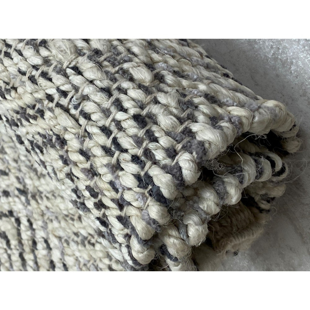 5" x 7" Gray and White Diamonds Area Rug