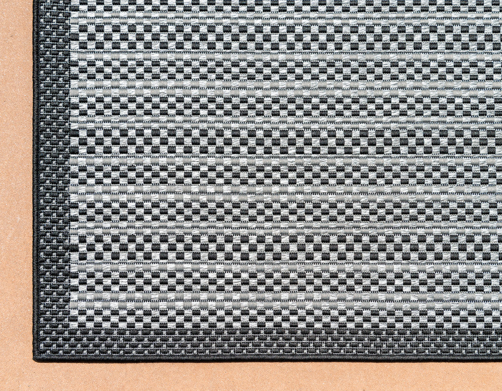 Unique Loom Gray Checkered Outdoor 4'x6' Area Rug