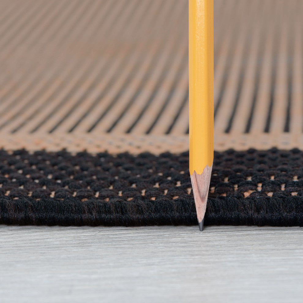 Dania Transitional Solid Border Black/Gold Indoor/Outdoor Scatter Mat, 2'x3'