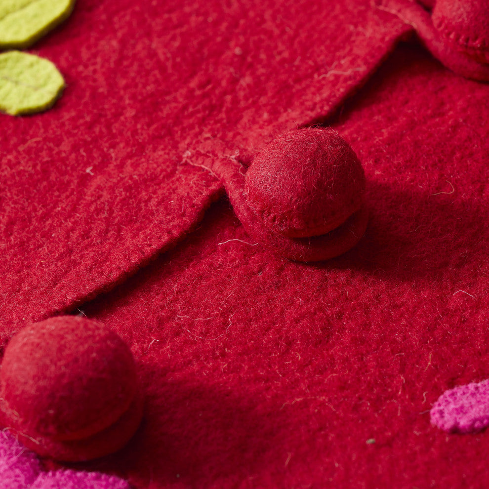 Berries Christmas Tree Skirt in Red