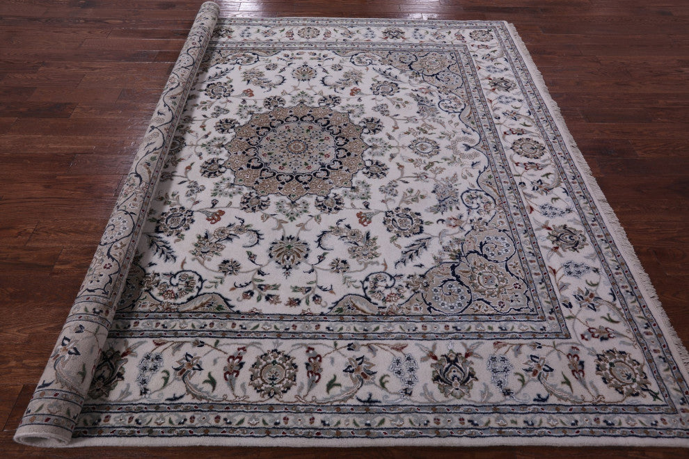 8' Square Wool and Silk Persian Nain Handmade Rug Q9303