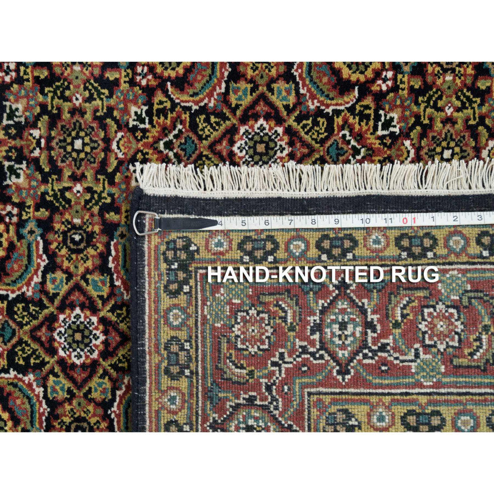 Asphalt Black 175 KPSI 100% Wool Hand Knotted Herrita Design Rug, 4'1"x5'9"
