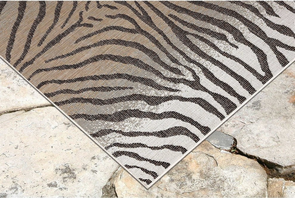 Carmel Zebra Indoor/Outdoor Rug Sand, 6'6"x9'3"