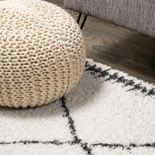 Calvia Moroccan Diamond Shag, White/Black, 4'x6'