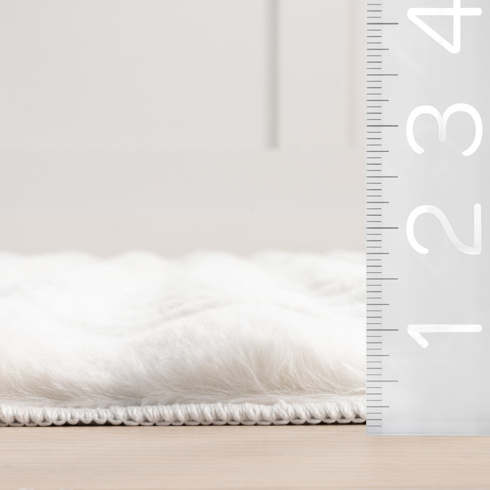 Nuloom Jeni Solid Faux Rabbit Machine Washable Area Rug, Off White 2'6"x8'