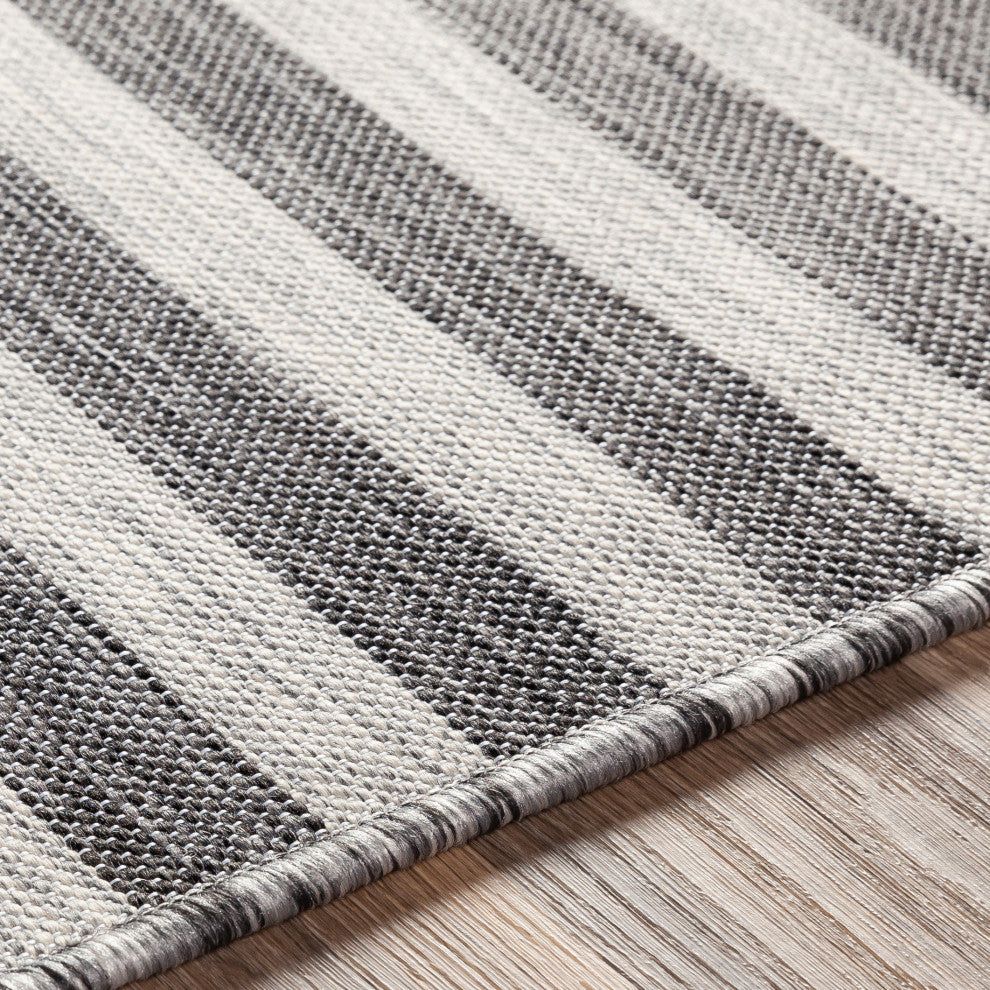 Pasadena Indoor/Outdoor Area Rug, Medium Gray, 4'3" X 5'11"