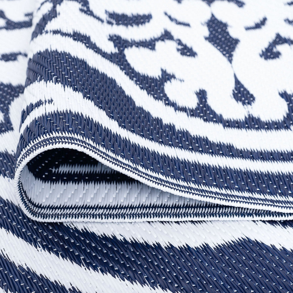 Kingman Transitional Damask Navy/White Rectangle Indoor/Outdoor Area Rug, 8'x10'