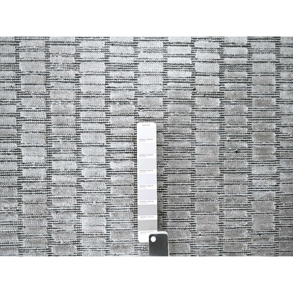 Gray and Black Hand Loomed Wool and Silk Modern Roman Design Rug, 7'10"x10'