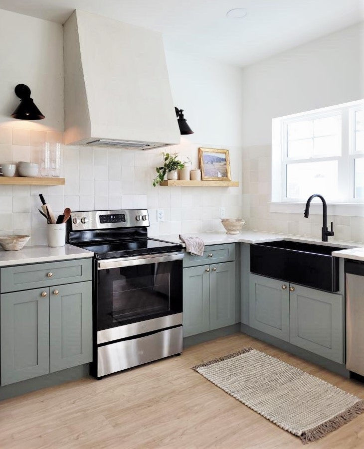 Austen Matte Black Fireclay 33" Single Bowl Farmhouse Undermount Sink