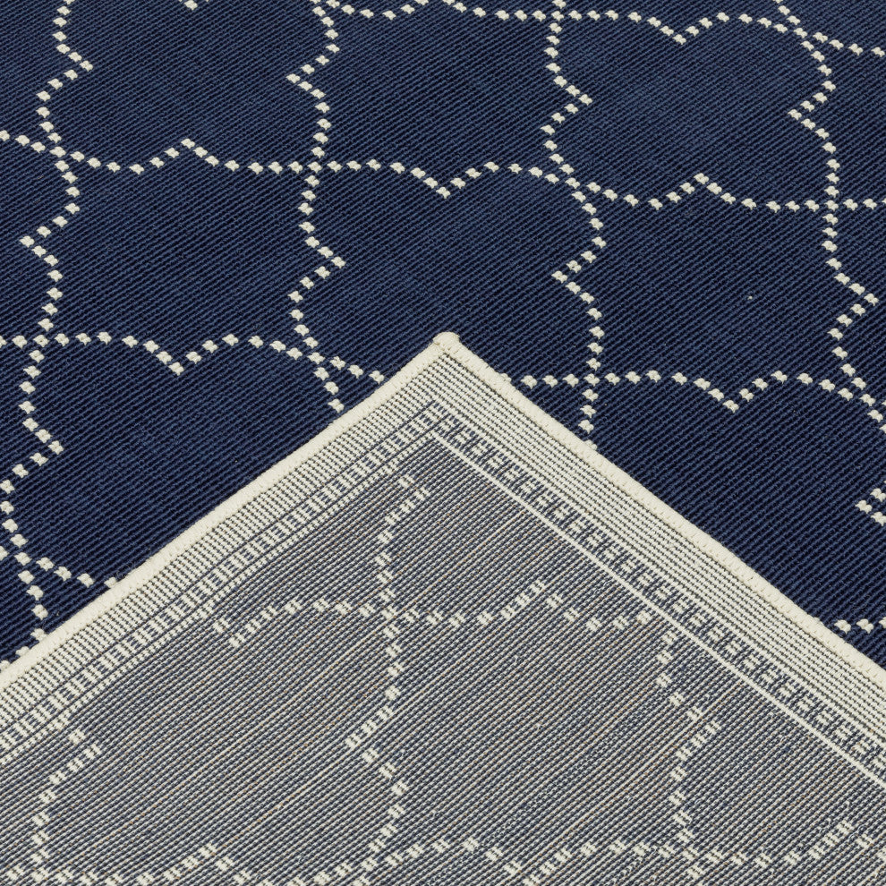 Martinique Simple Lattice Navy/ Ivory Indoor/Outdoor Area Rug, 7'10"x10'10"