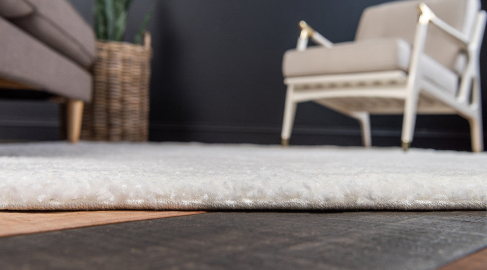 Unique Loom Snow White Calabasas Solo 2'' 2 x 3'' 0 Area Rug