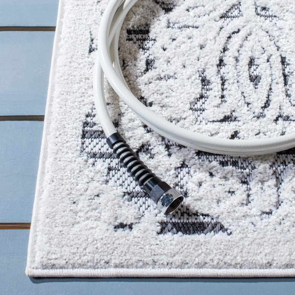 Safavieh Cabana Collection CBN660 Indoor-Outdoor Rug