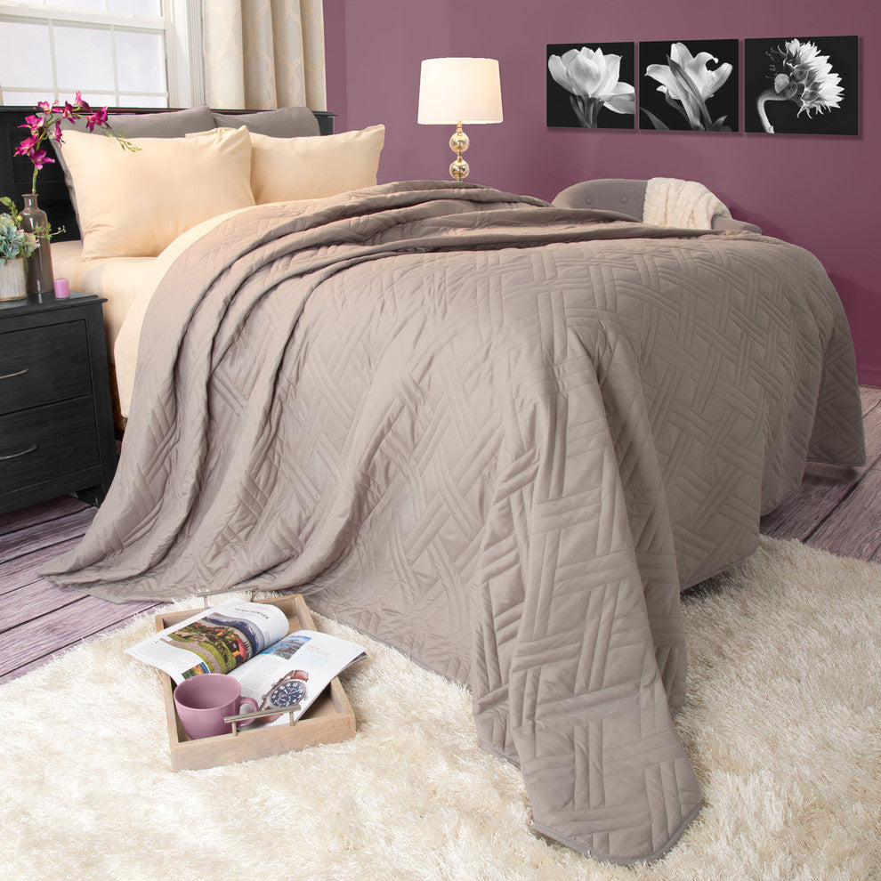 Lavish Home Solid Color Bed Quilt, Silver, Twin