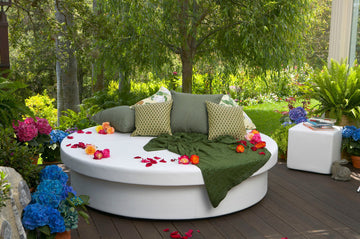 Sun Pad Round Resort Daybed, Chill White