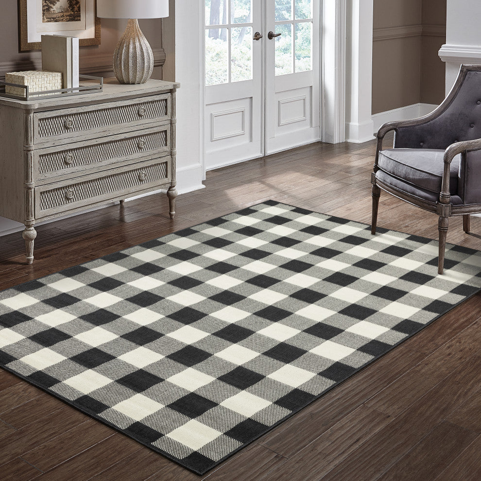 Martinique Gingham Check Black/ Ivory Indoor/Outdoor Area Rug, 5'3"x7'6"