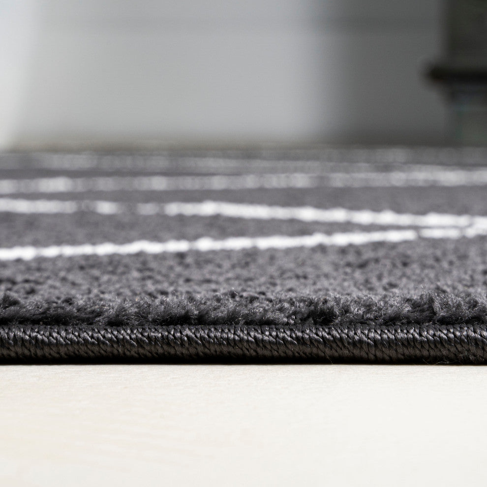 Cole Minimalist Diamond Trellis Black/White 5' Round Area Rug