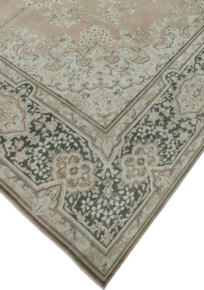 Fine Vintage Distressed Everleigh Rust Rug 9'10"x13'0"