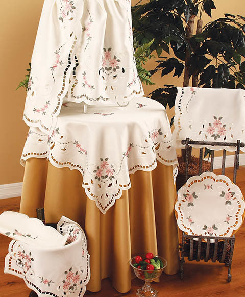 Daisy Collection 15"x54" Table Runner, Rose Red