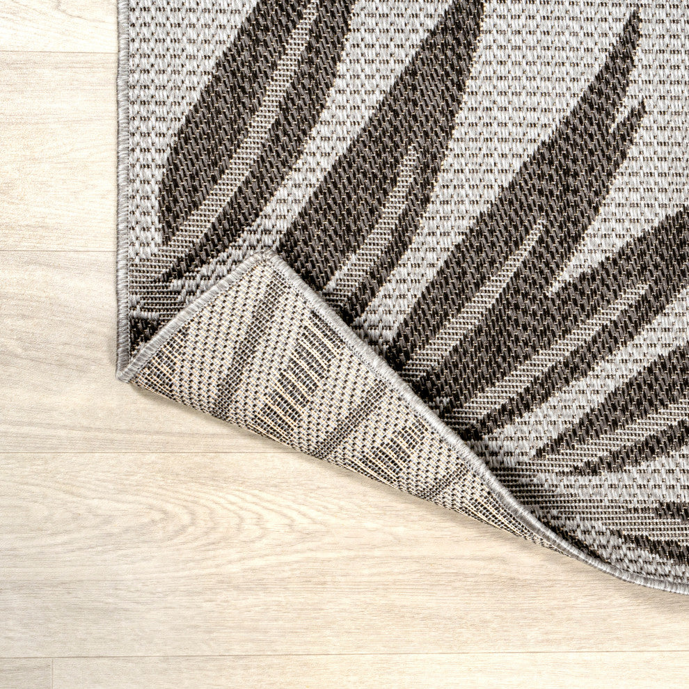Havana Tropical Palm Leaf Indoor/Outdoor Area Rug, Gray/Black, 4 X 6
