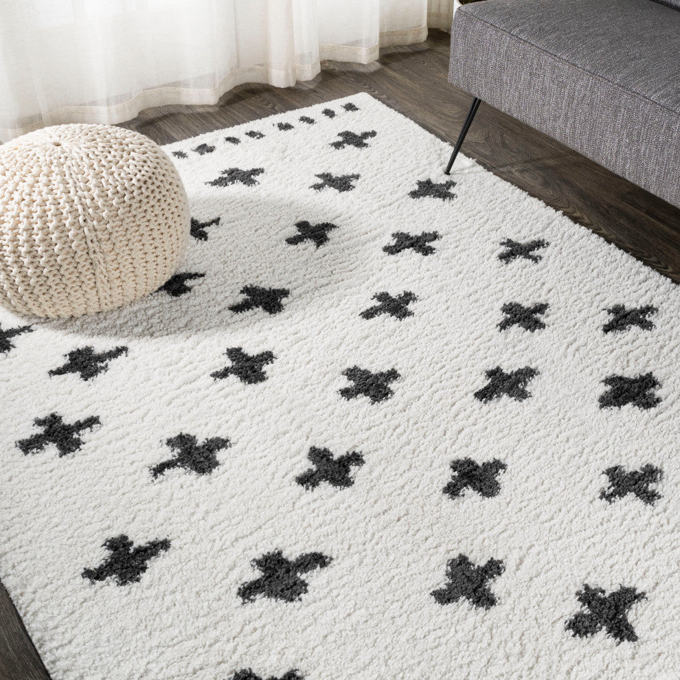 Cristo Berber Geometric Shag Rug, White/Black, 4'x6'