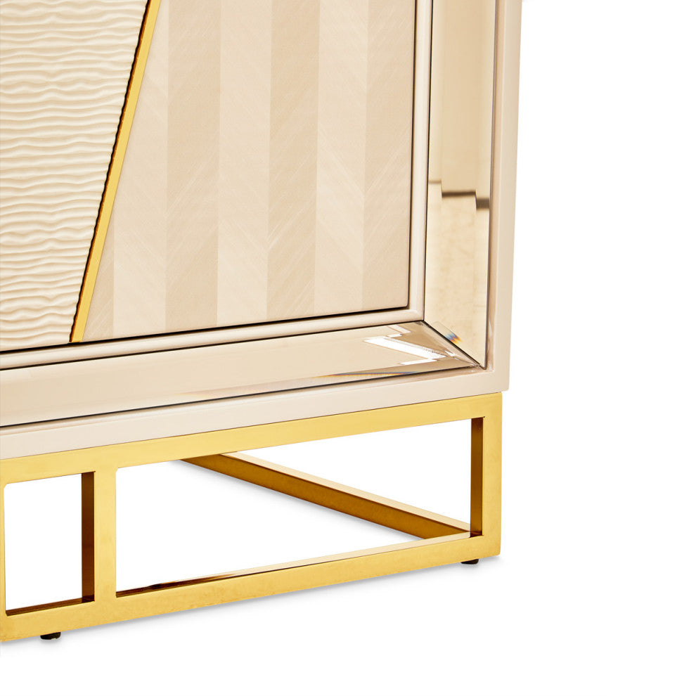 Close-up of gold trim detail (alternate_white_close).