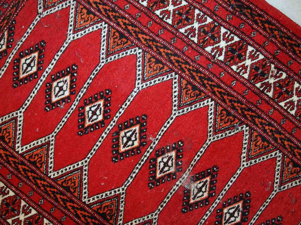 Handmade Vintage Pakistani Lahore Distressed Rug, 2.6'x4.7', 81cmx145cm 1960s