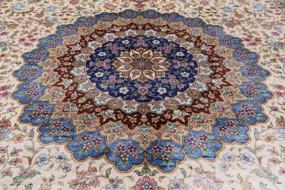 High End Persian 100% Silk Hand Knotted Rug 6' 0" X 9' 0'' Q4817