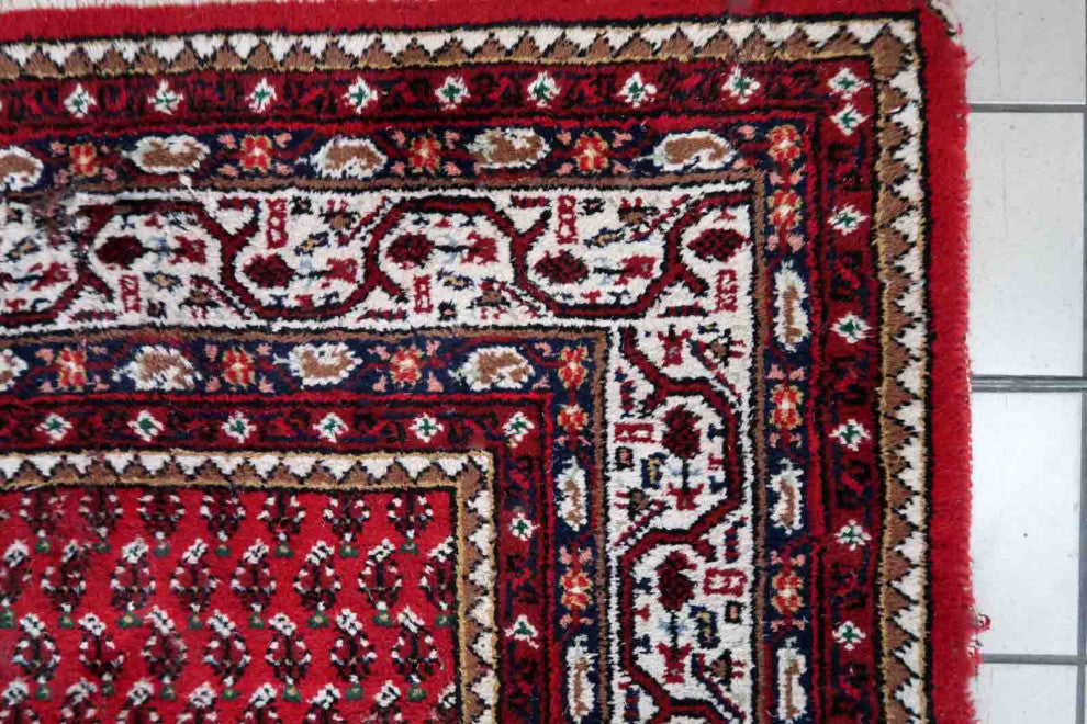 Handmade Vintage Indian Seraband Rug 5.7'x7.8', 174cmx240cm 1970s