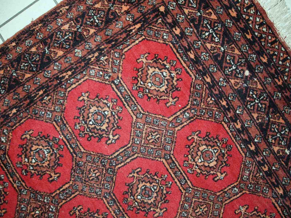 Handmade Vintage Uzbek Bukhara Rug, 3.9'x5.8', 121cm x177cm 1960s