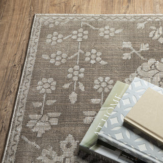 Iris Two-Tone Oriental Grey/ Light Grey Area Rug 6'7" x 9'6"