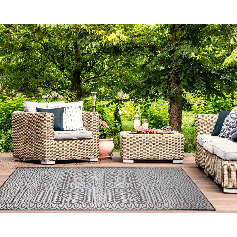 Canyon Tribal Stripe Indoor/Outdoor Rug, Charcoal, 3'2"x4'11"