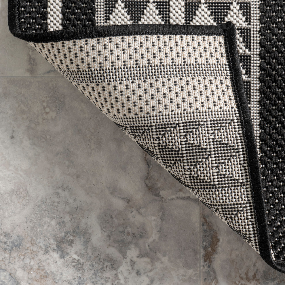 Nuloom Ranya Tribal Indoor/Outdoor Contemporary Area Rug, Black 4'X6'