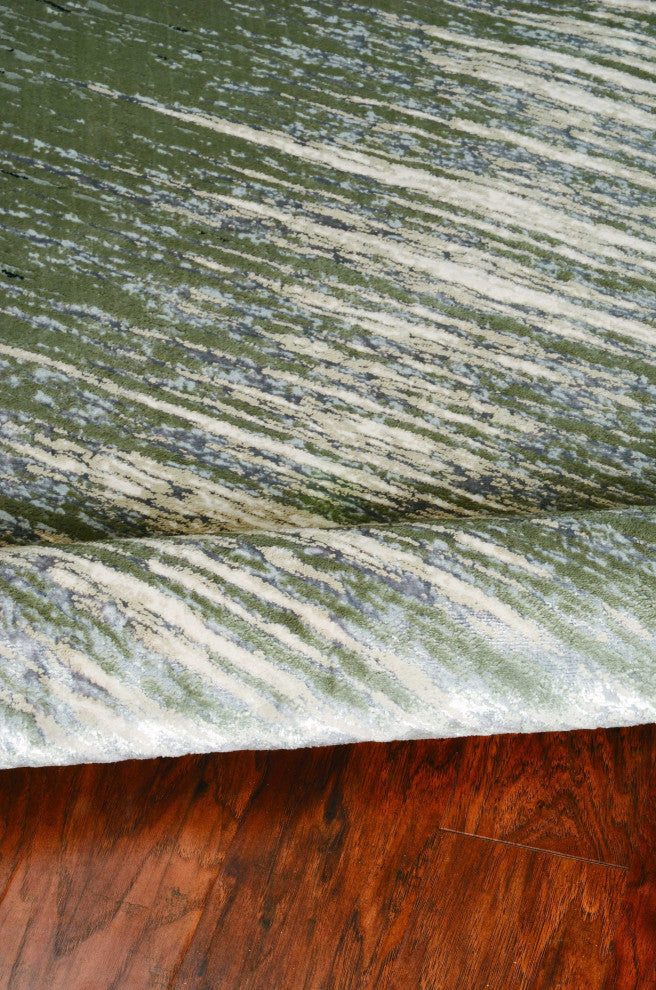HomeRoots 5'x8' Silver Grey Machine Woven Brushstroke Indoor Area Rug
