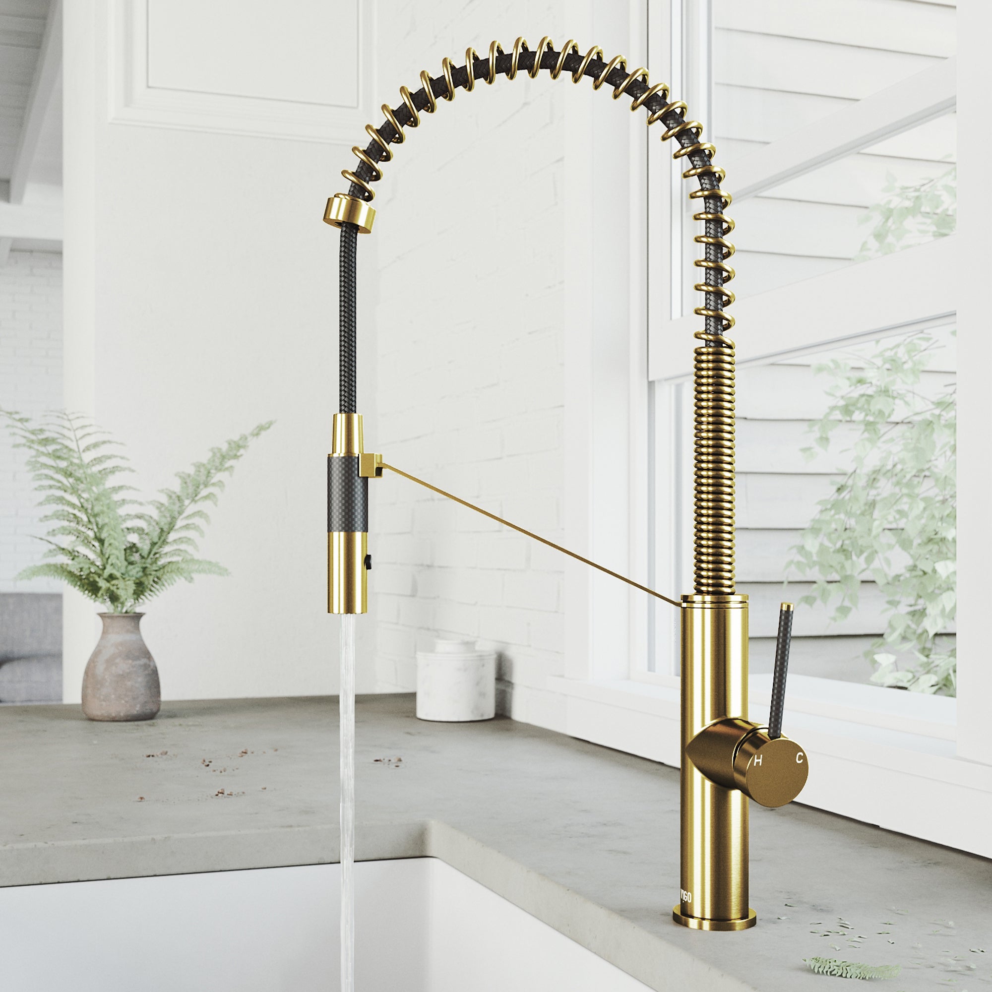 VIGO Livingston 24" H Single Handle Pull-Down Sprayer Kitchen Faucet, Matte Brushed Gold, Without Extras