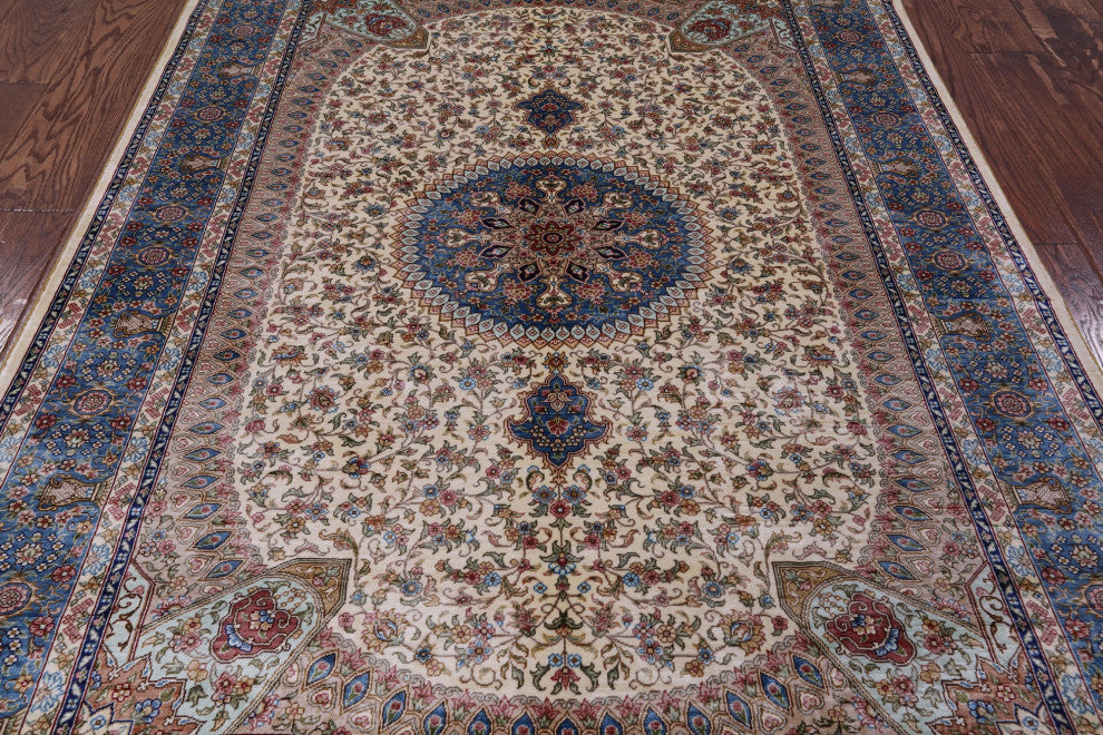 High End Persian 100% Silk Hand Knotted Rug 4' 0" X 6' 0'' Q4836