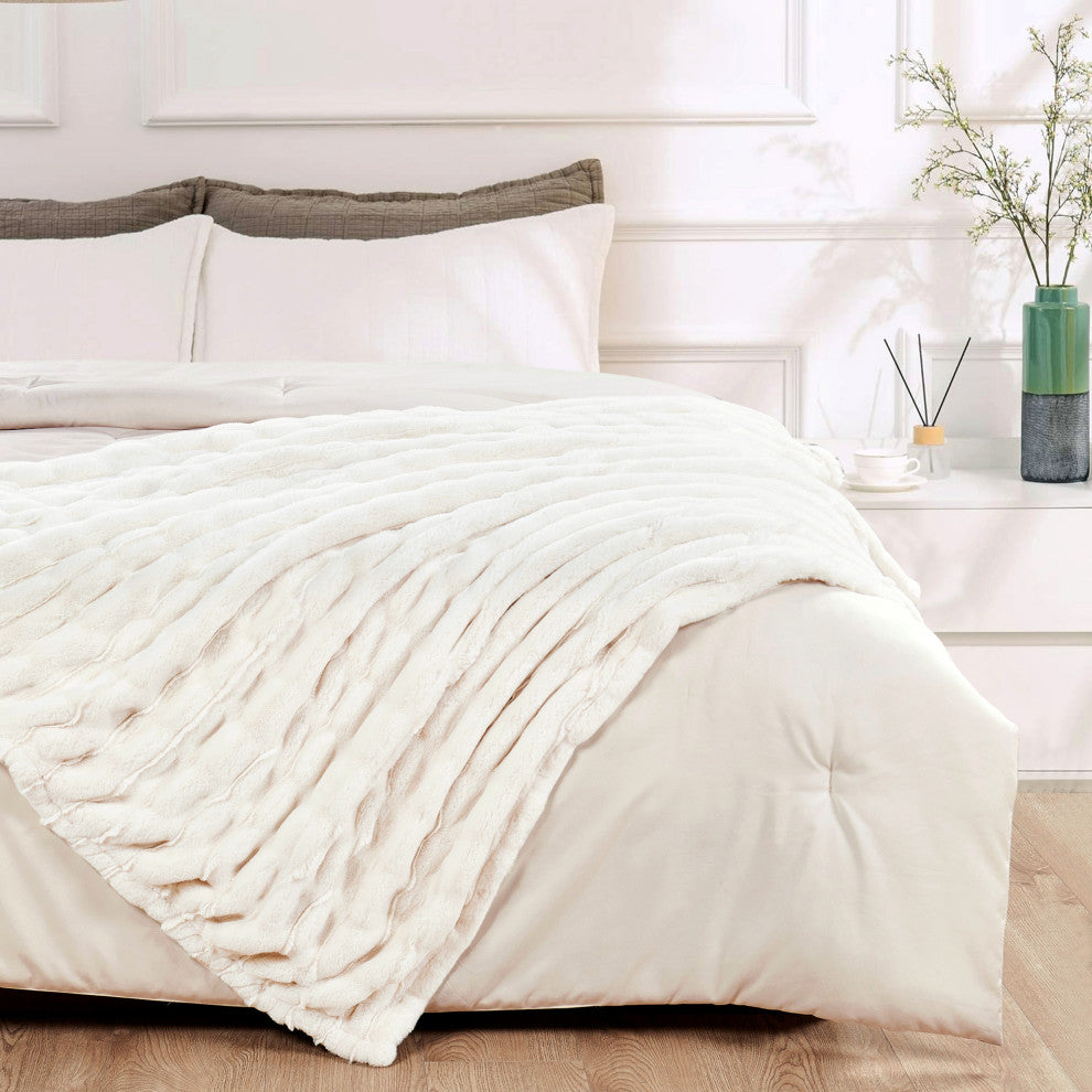 Stretchy Solid Color Faux Fur Throw