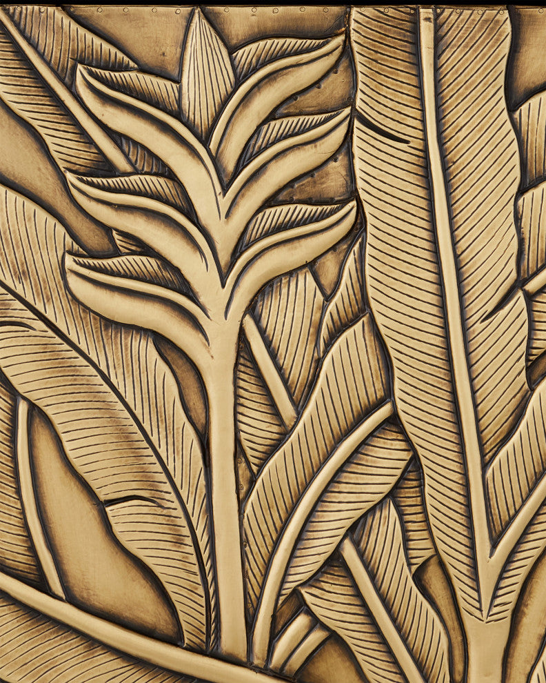 Close-up of the gold leaf front detail