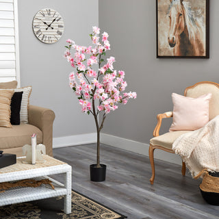 Lifestyle image showing the tree in a living room setting.