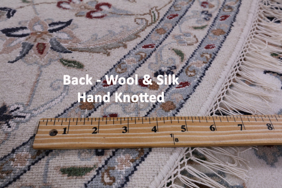 8' Round Persian Nain Hand-Knotted Wool and Silk Rug Q9366