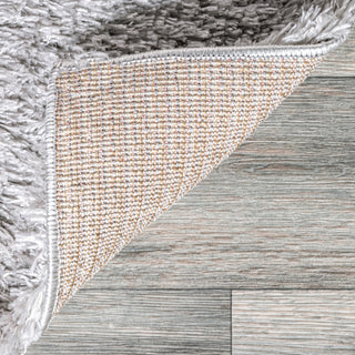 Nuloom Soft and Plush Cloudy Solid Shag Rug, Silver 5'3"x7'6"