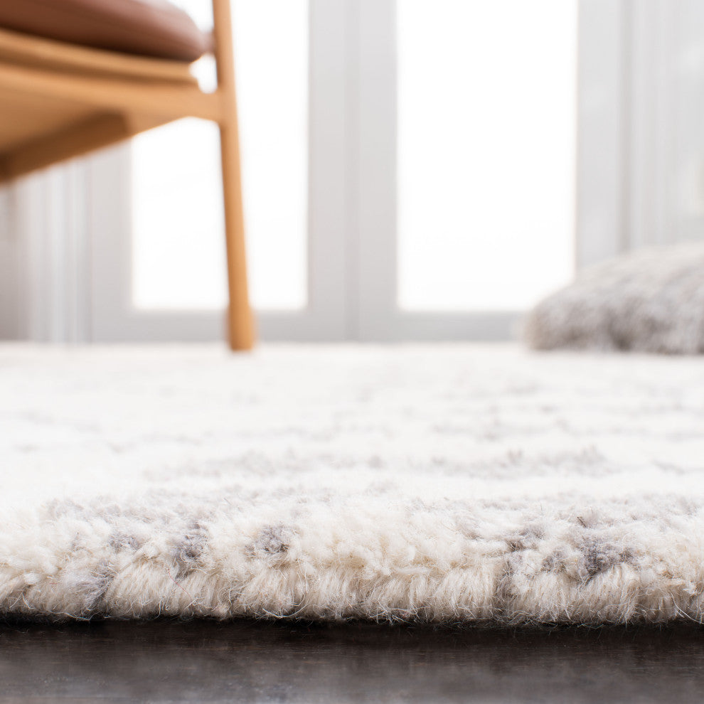 Safavieh Casablanca CSB203G Rug, Ivory/Silver, 2'3" X 8'