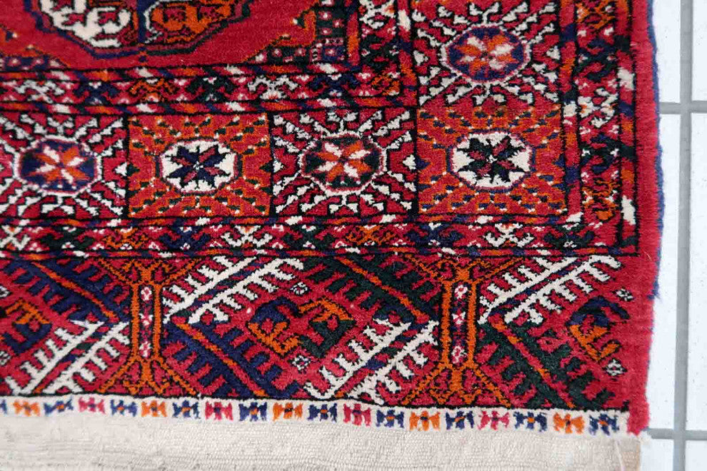 Handmade Vintage Turkmen Tekke Rug 4.1'x6.1', 126cmx188cm 1960s