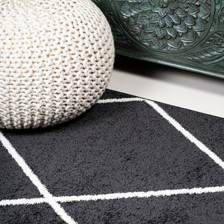 Cole Minimalist Diamond Trellis Black/White 2'x8' Runner Rug