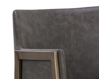 Bernadette Barstool, Kendall Grey