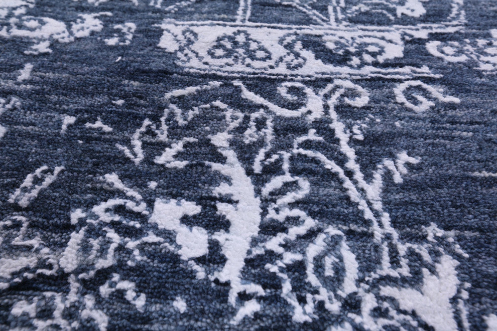 8' Round Persian Wool & Silk Handmade Rug - Q15800