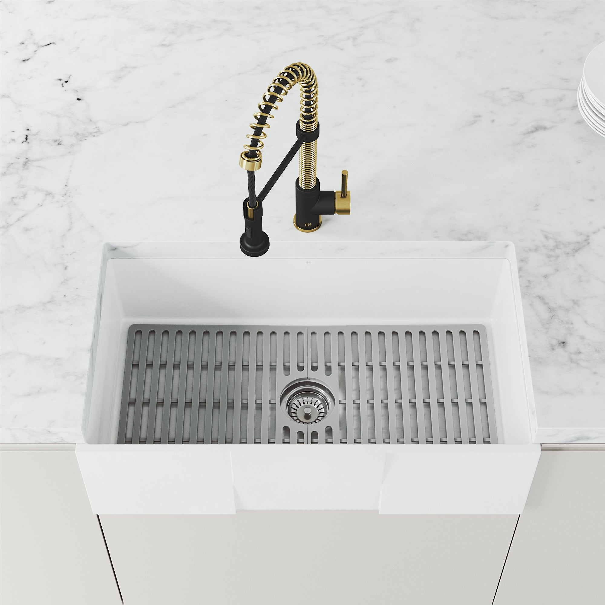 VIGO Edison 19" H Single Handle Pull-Down Sprayer Kitchen Faucet